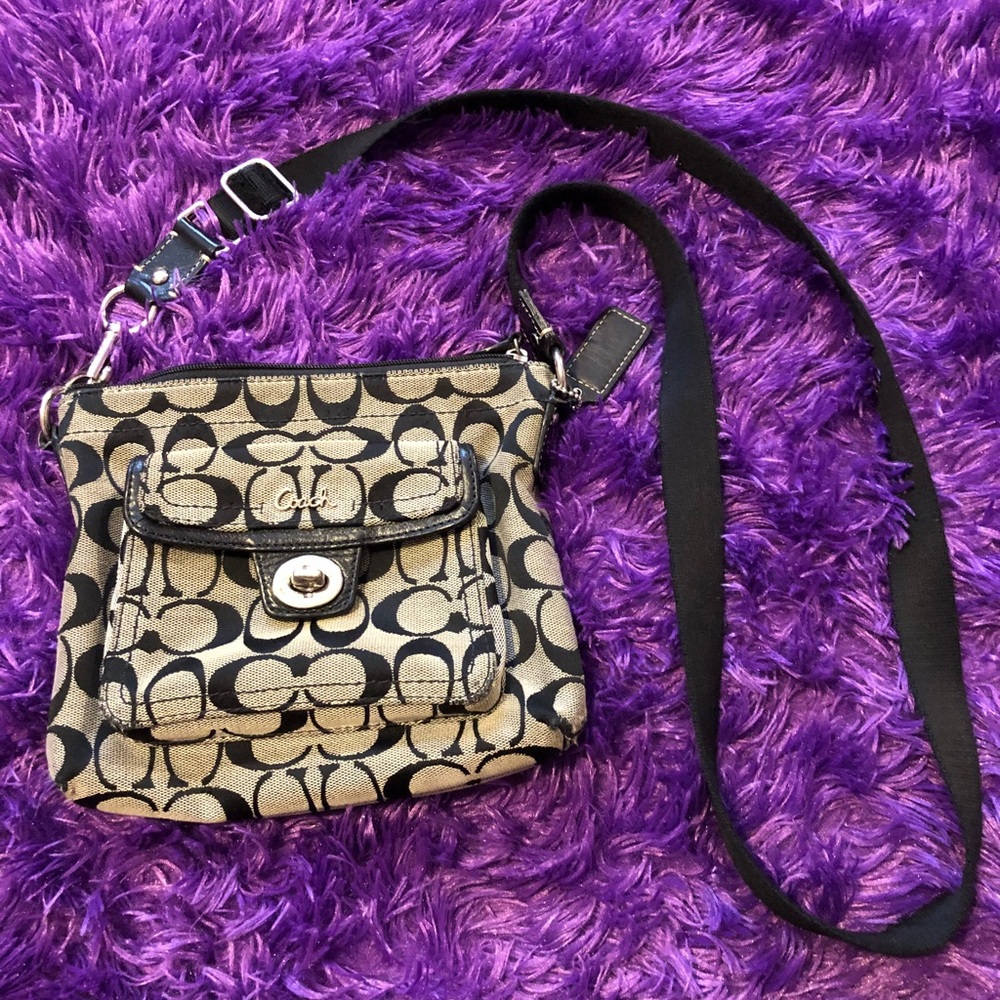 CUTE COACH PURSE FOR SALE!!!